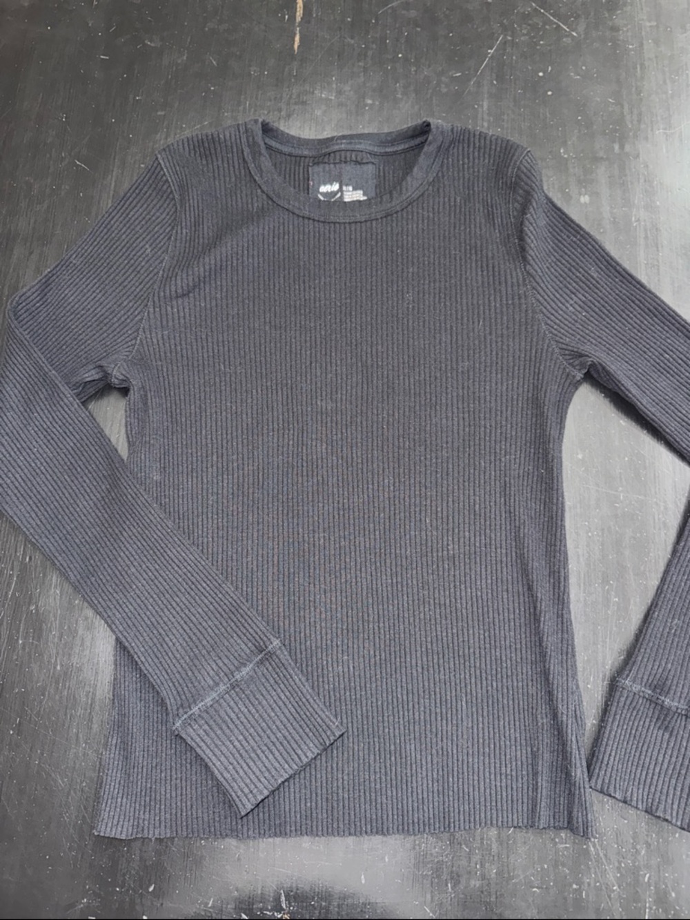 AERIE black ribbed long sleeve t shirt. size XL. excellent condition.